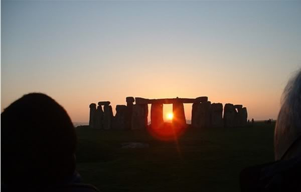 -winter_solstice_at_stonehenge.jpg